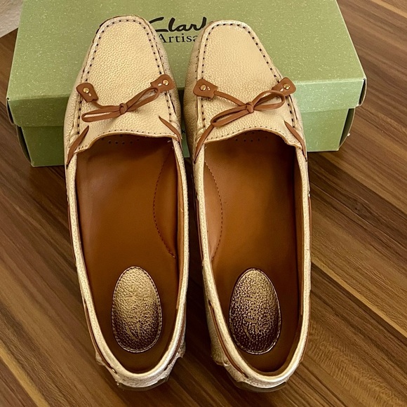 Clarks Dunbar Racer Loafers - Picture 2 of 7